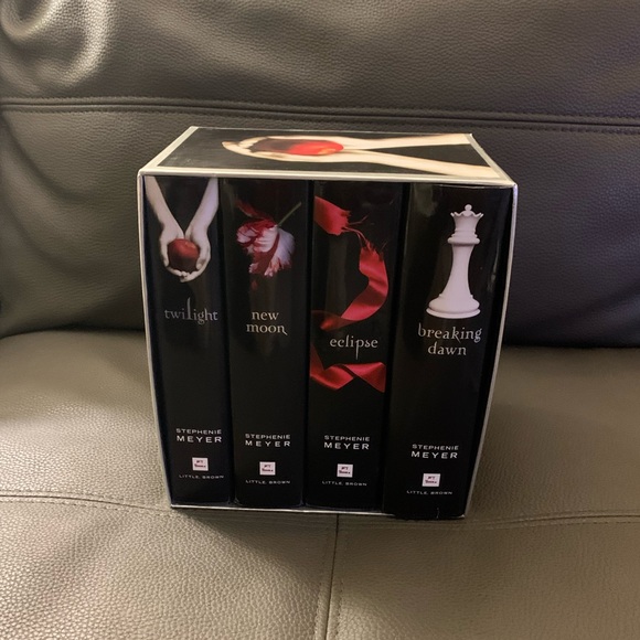 Twilight Saga | Collection Box Set with Bookmark | Stephenie Meyer - Picture 1 of 16